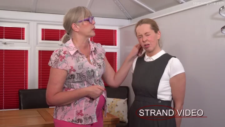 Screenshot 2 aus 100 Face slaps for Alora spr-2531 Spanking Sarah Exclusive