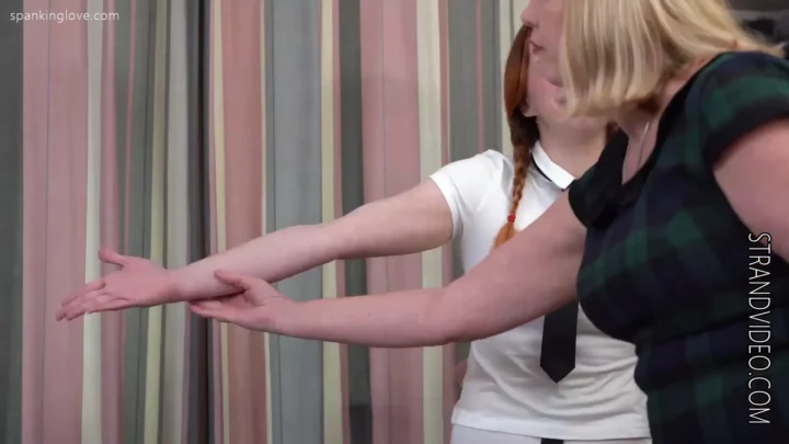 Screenshot 3 aus I am sorry Mr Crisp spr-2116 Spanking Sarah Exclusive