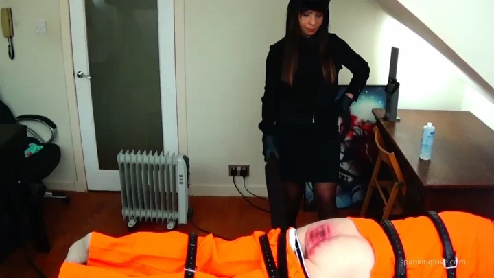 Screenshot 9 aus Prisoner F – Miss Sultrybelle Exclusive