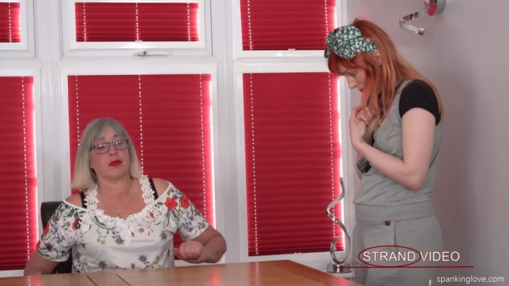 Screenshot 2 aus Neighbourhood Watch spr-2486 Spankingsarah Exclusive