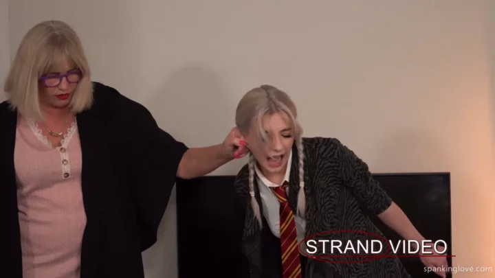 Screenshot 1 aus Pulled by her ears and punished spr-2573 Spankingsarah Exclusive