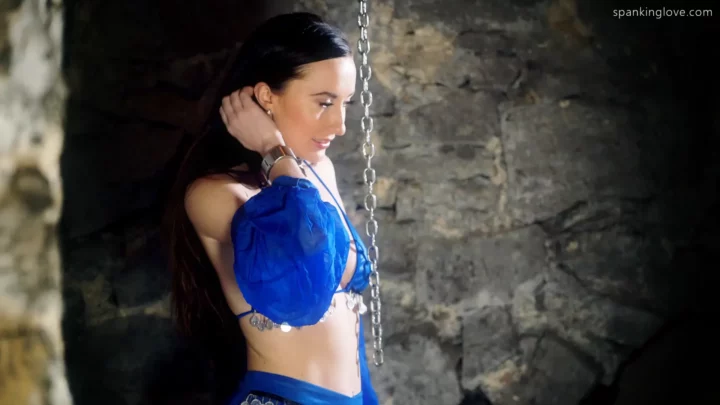 Screenshot 1 aus Sophia Smith und Zoe Page: „Den Chef dominieren – Teil 3“ – Exklusiv bei Restrainedelegance