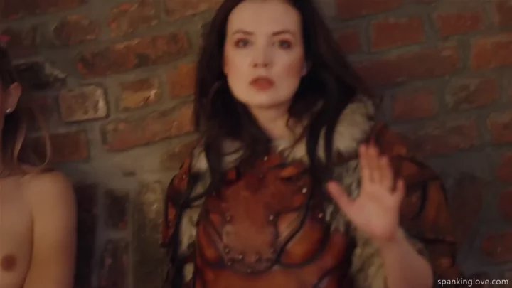 Screenshot 3 aus The Proud Princesses (Captured By The Templars) – Restrainedelegance Exclusive