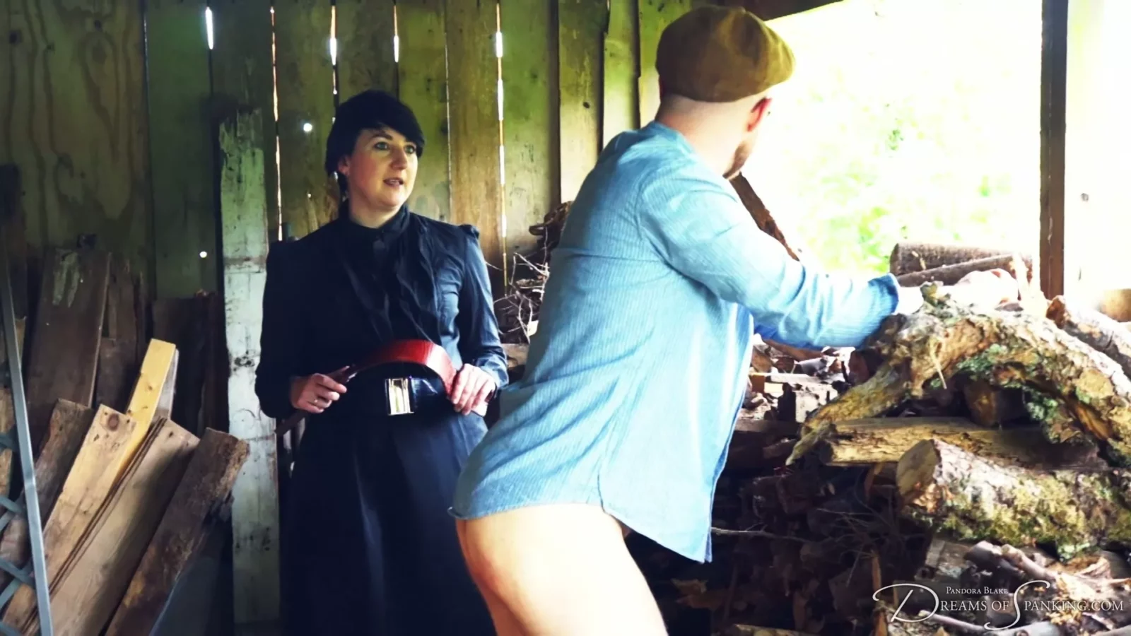 Play video: Een Bezoek aan het Houthok: Pandora Blake Dominant over Theo Mischief