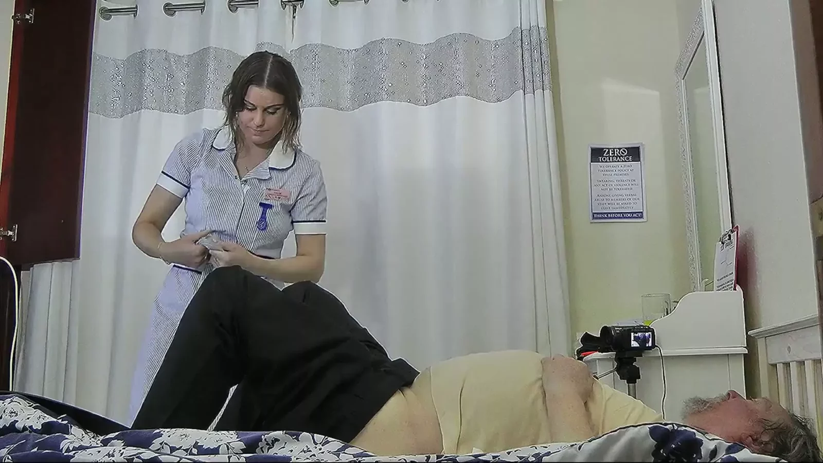 Screenshot 4 from 因逃避惩罚被捕:全女性主导鞭打电影 - 纯英文版
