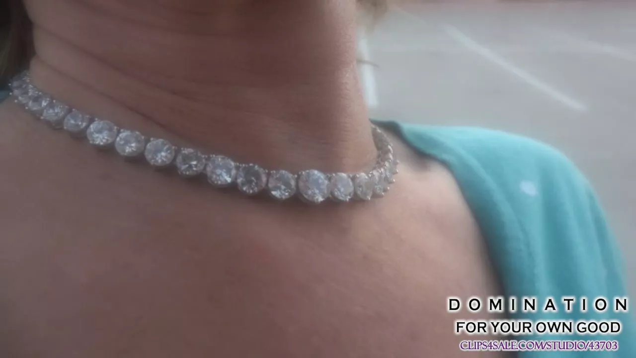 Screenshot 1 from Gediaperd en Vernederd bij Hooters - Deel 2 | Spankedanddiapered