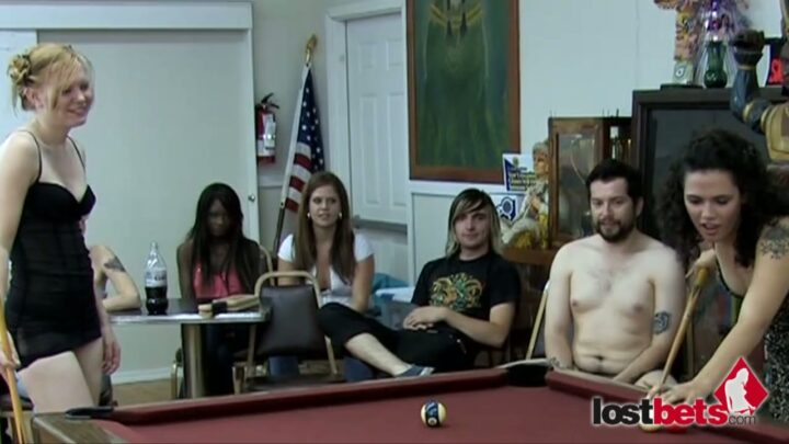 Screenshot 5 aus Strip Cutthroat Pool mit Zayda, Franco, Julie - Verlorene Wetten