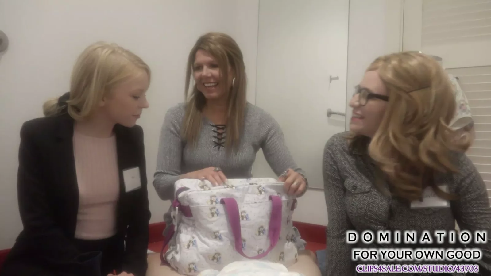 Screenshot 4 from Mama & Klerken: Luierpuinhoop in het Winkelcentrum | Luierdiscipline