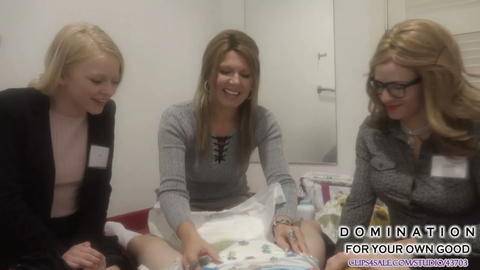 Screenshot 6 from Mama & Klerken: Luierpuinhoop in het Winkelcentrum | Luierdiscipline
