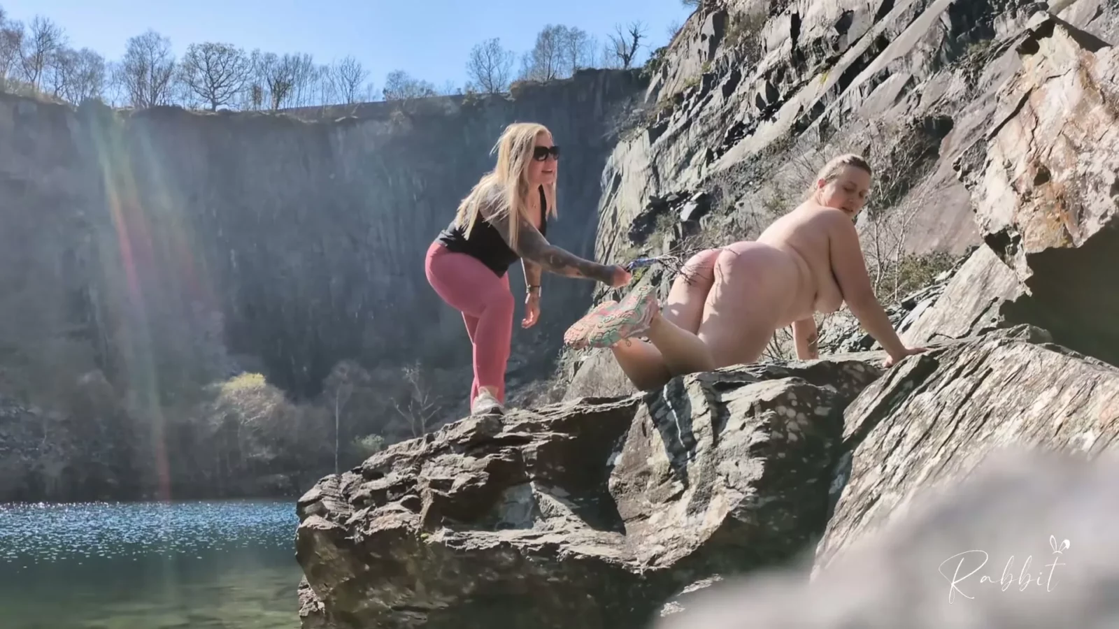 Screenshot 4 from Konijns Eerste Berkstraffing: Ava Von Medisins Overheersing in de Buitenlucht