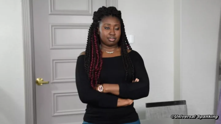 Sha Luciana a été fessée au Rouge Nightclub - Fessée Universelle