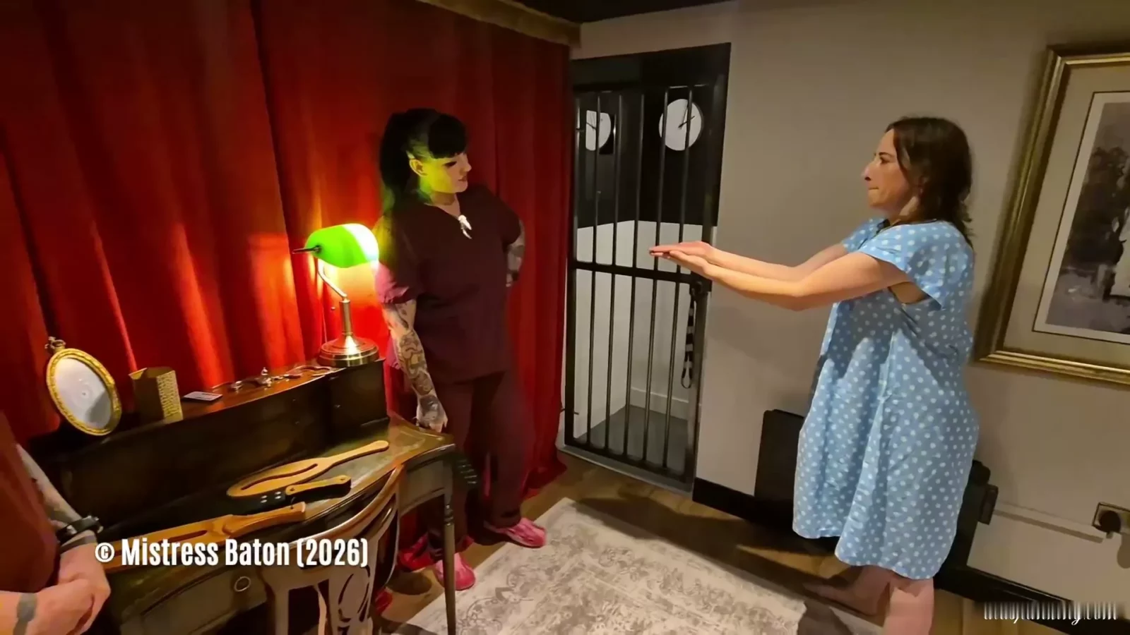 來自 巴頓夫人的另類療法診所:打屁股與皮鞭療法 的截圖 6