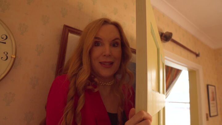 Screenshot 4 from Hide & Seek Spanking Game with Classy Auntie Ariel Anderssen