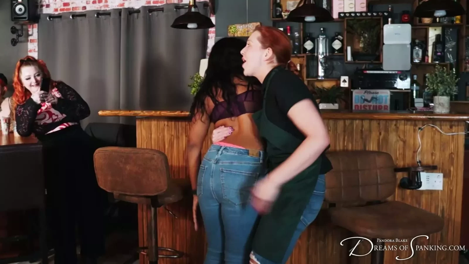 Screenshot 5 aus Freche Barista verhauen: Spannungen brodeln bei Dreamsofspanking