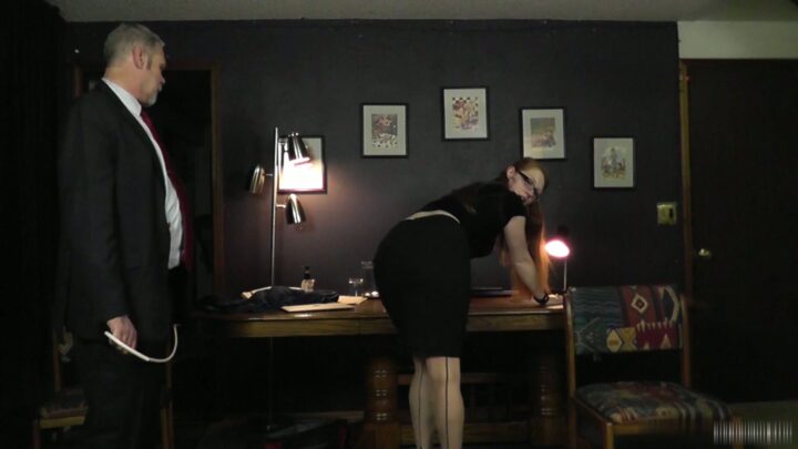 Screenshot 7 aus Lavender’s Conference Room Spanking & Caning by Monty
