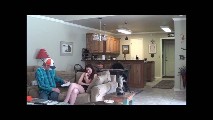 Screenshot 3 from Constance Scoperta a Barare: Sculacciata in Lacrime OTK - Cinema Pazzo di Constance