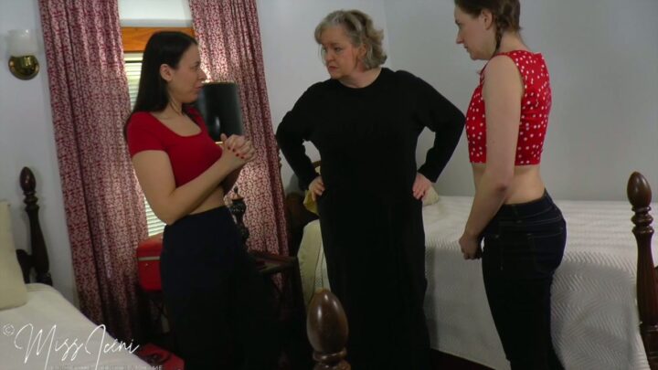 Screenshot 2 from Sarah & Matilda, Ürkütücü Ev Sahibesi Tarafından Şaplaklanıyor | MommaSpankings