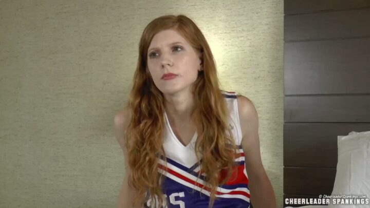 Capture d’écran 1 de La Dure Leçon de Discipline d'Elle - Fessées de Pom-pom Girls