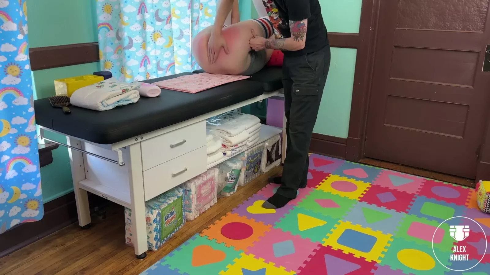 Captura de pantalla 6 de Epiphany’s First Real ABDL Spanking by Alex Knight