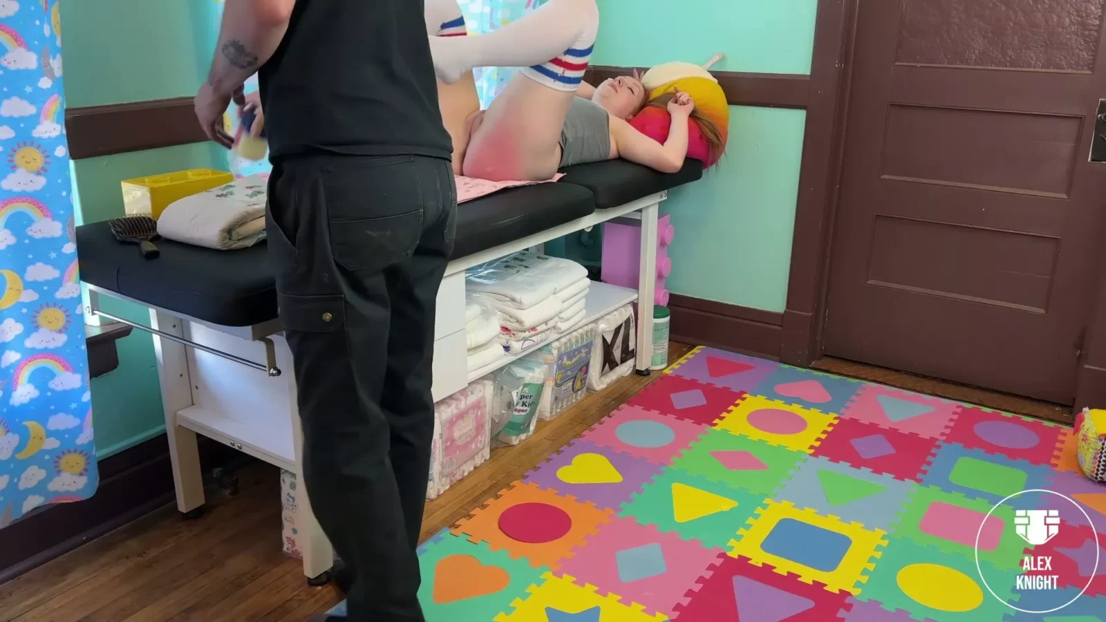 Captura de pantalla 7 de Epiphany’s First Real ABDL Spanking by Alex Knight