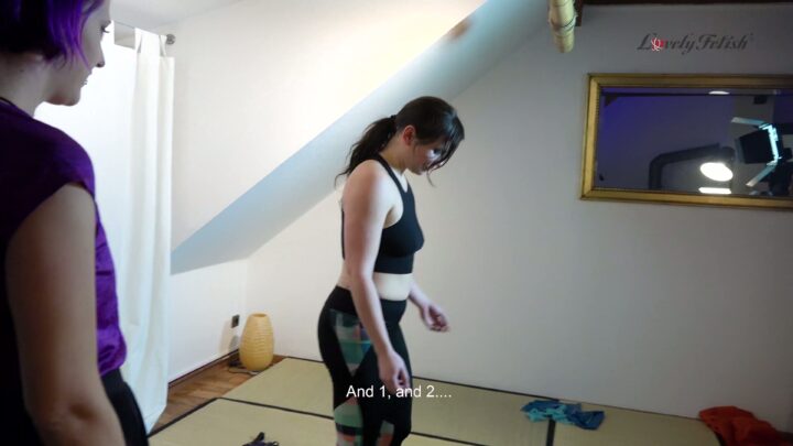 Schermafbeelding 5 van FEMDom! Stiefzusje's Sportieve Corrigerende Pak Op De Billen - Heerlijke Fetisj 4K
