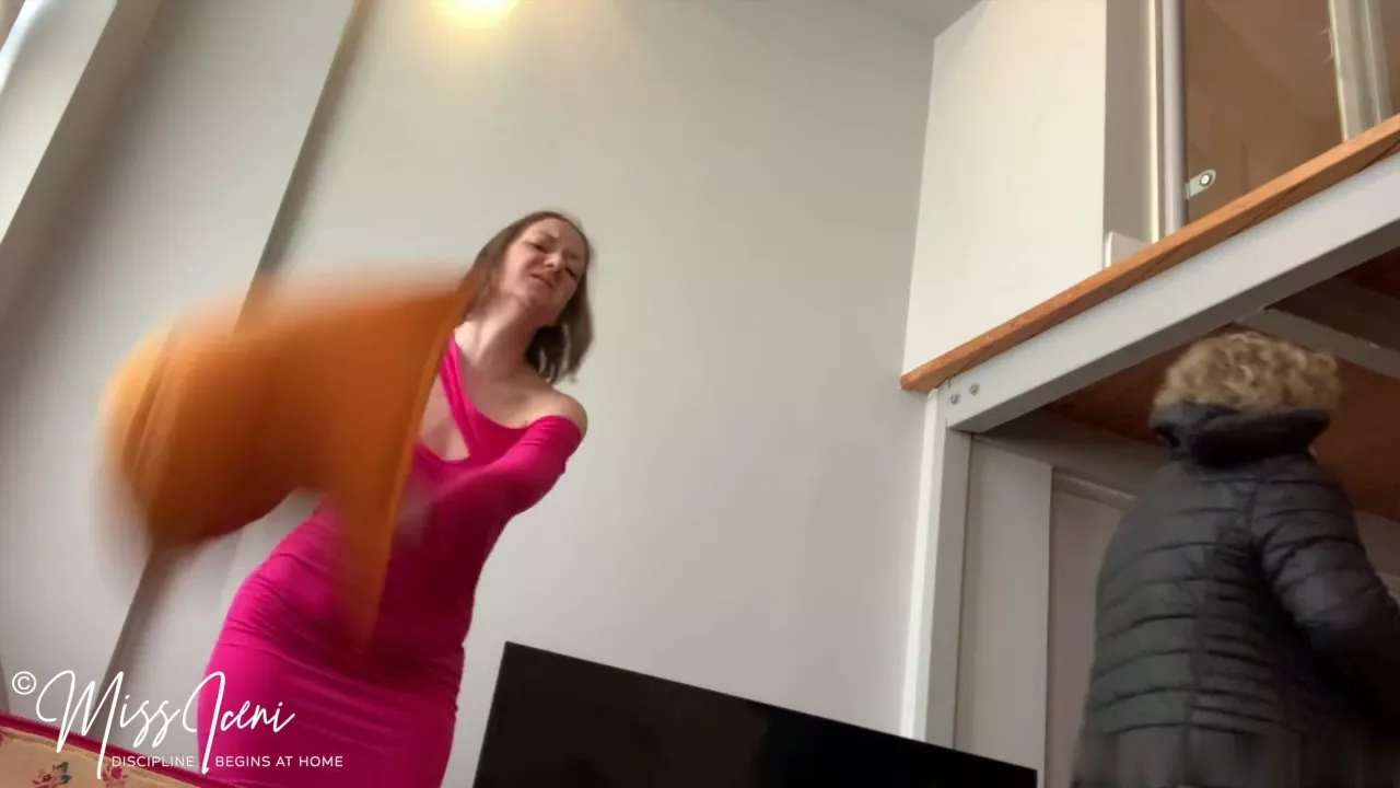 Captura de pantalla 5 de El Vestido de Felicity: La Madrastra Desaprueba - Matilda Caesar Recibe Nalgadas de la Señorita Iceni