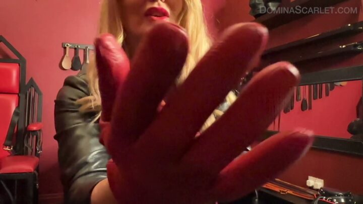 Screenshot 2 from Dominando el Agujero del Esclavo con Guantes de Cuero Rojo