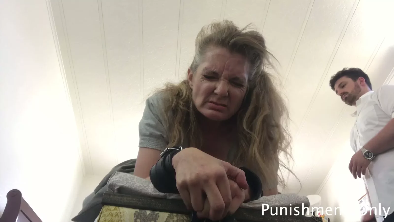 Screenshot 8 from Loren's Rookgewoonte Correctie - Juffrouw Anna Alleen Gekastijd met Strafmaatregelen