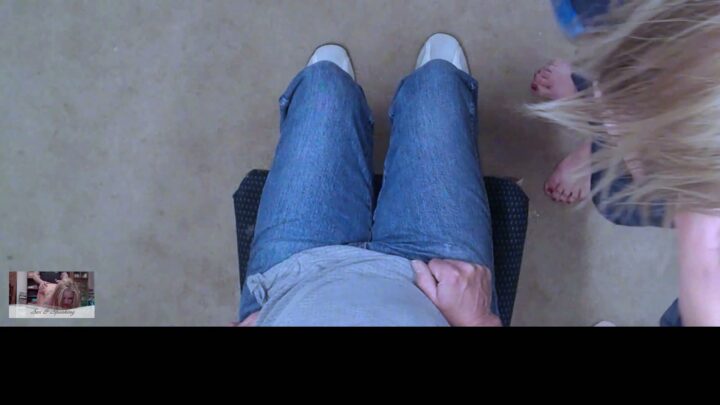 Screenshot 3 from L'Addestramento alla Sculacciata di Holly Inizia! POV 2 - Scuotila per Davvero