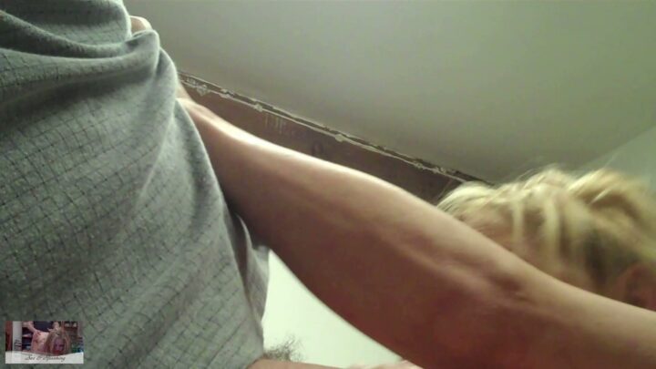 Screenshot 6 from L'Addestramento alla Sculacciata di Holly Inizia! POV 2 - Scuotila per Davvero