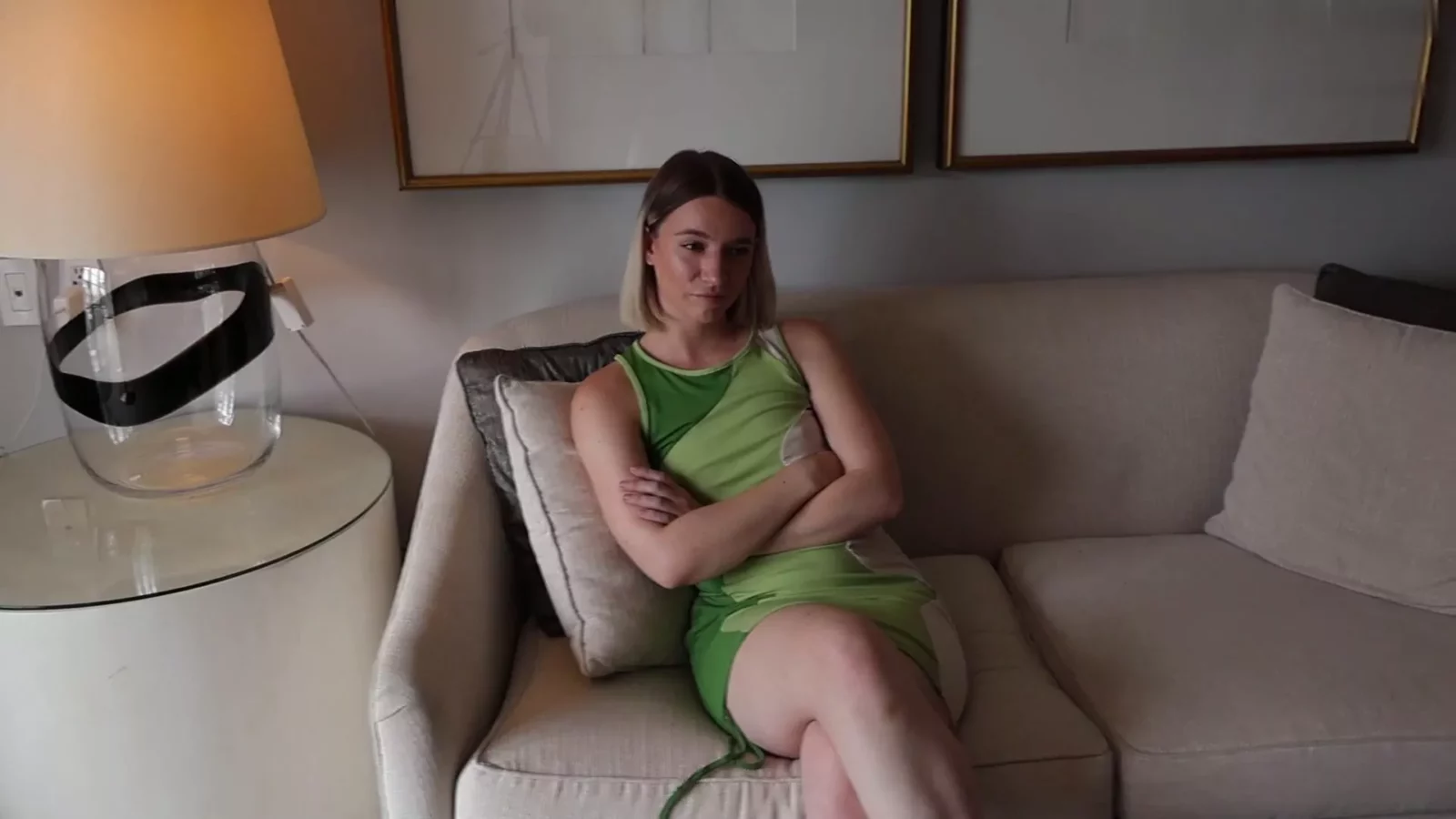 Screenshot 1 from Şımarık Jayden'ın İlk Çıplak Popo Şaplak Cezası - Spanking Consequences