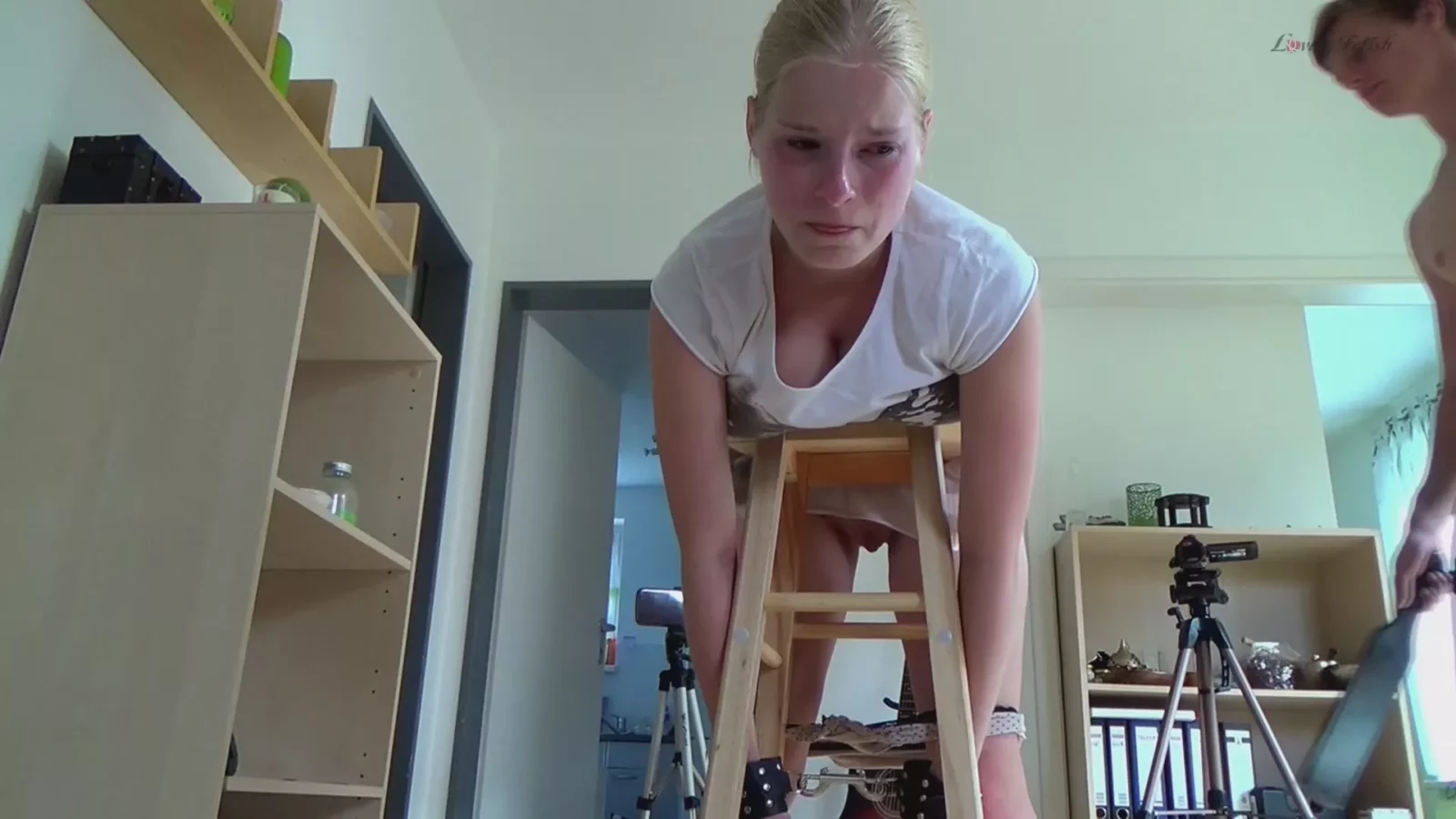 來自 Lili’s Tearful Paddling – Hard Discipline at Lovely Fetish 的截圖 4
