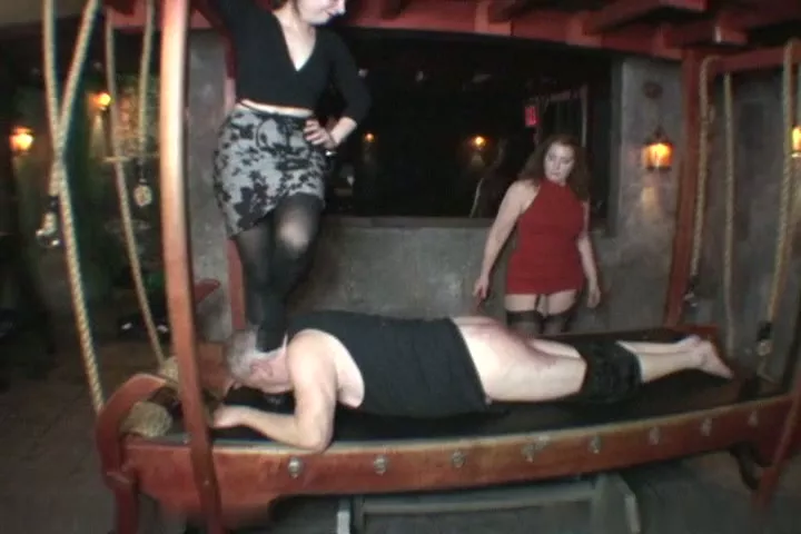 Reproducir video: Lola’s Slut Training: Hardcore Spanking & Strapping
