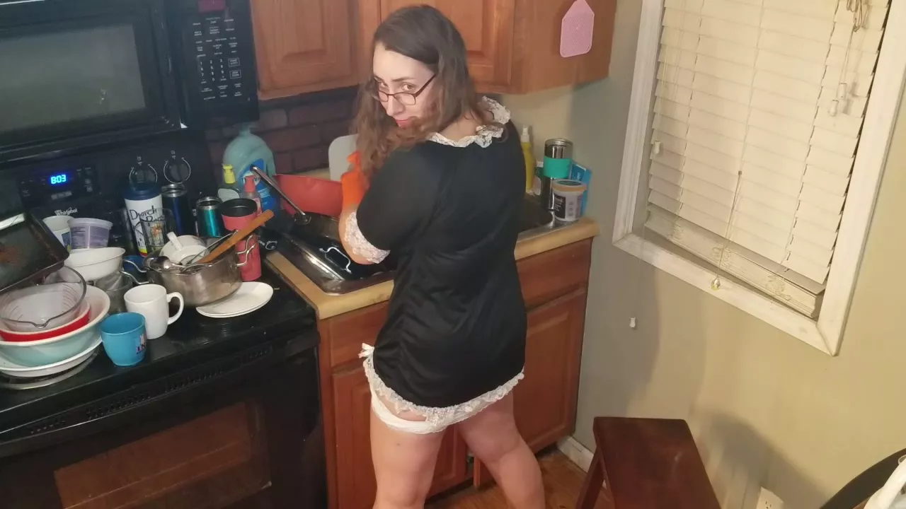 Captura de pantalla 3 de Señorita Maid Azotada, Empleada y Disciplinada por la Señorita Sephie - Mejillas Cereza