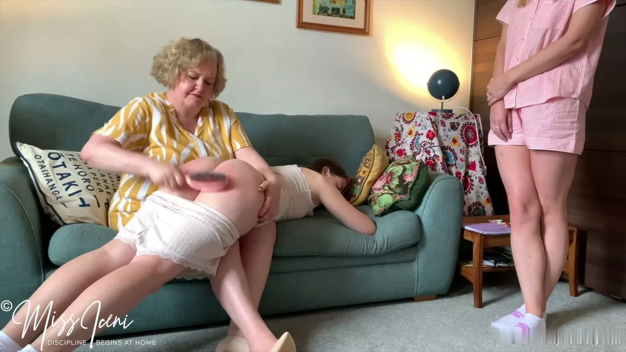 Captura de pantalla 7 de Matilda & Louise Spanked with Hairbrush by Miss Iceni