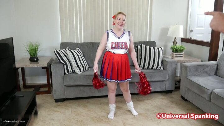 Screenshot 1 von Unartige Cheerleaderin Alice Merchesi von Stiefvater verhauen - Universelle Strafen