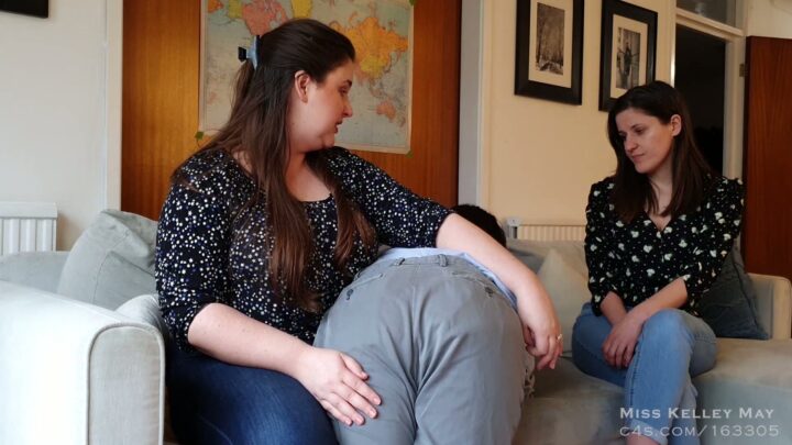 Anne Öğretmen Şaplak: Anne, Kelley May'in Seni Disipline Etmesini İzliyor'den 1 ekran görüntüsü