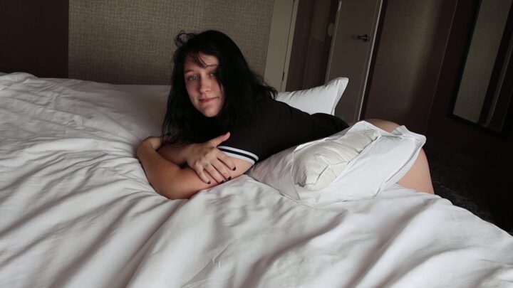 Screenshot 1 aus Nova's nacktpo Hosenboden-Peitschenhiebe von Spanking Consequences