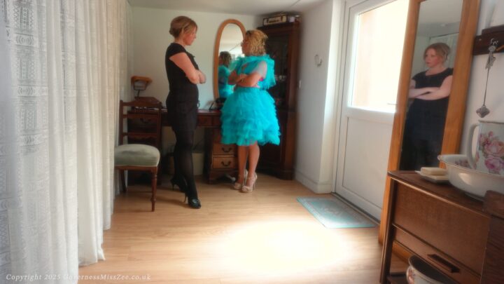 Screenshot 7 from Kantoor Machtsspel: Juffrouw Zee Geeft Alicia Aspen Op de Billen | Kabinet der Curiosa