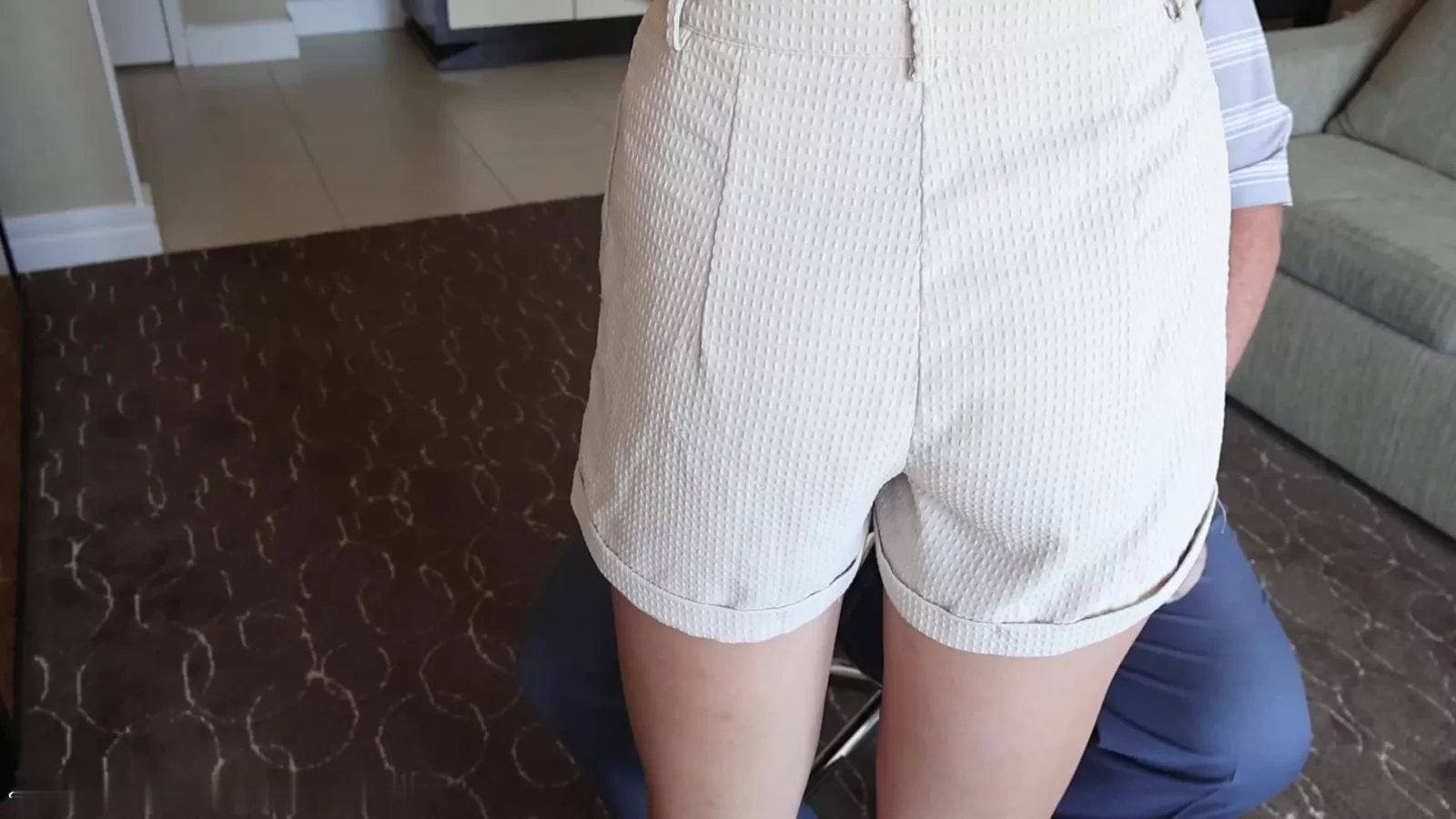 Screenshot 1 from Opstandige Olijf Naakt Gepaddeld - Video over Spankingsgevolgen