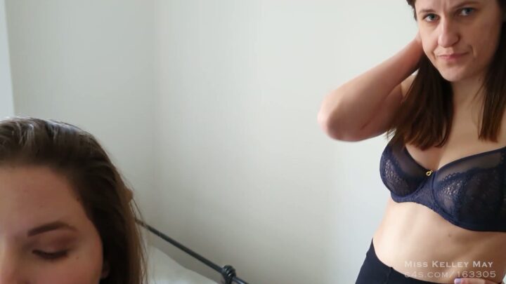Screenshot 7 from Betrapt bij Gluren: Een Pak Op De Billen van Tante Kelley voor Katie-Jane (POV) - Spanking Prinses Kelley