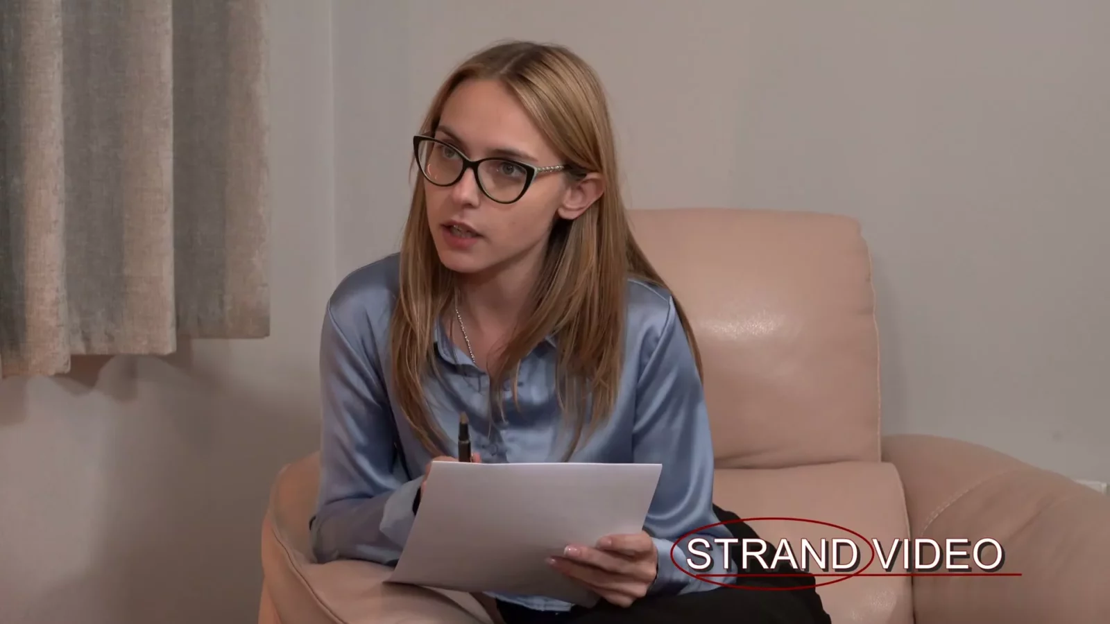 Screenshot 2 from Müstehcen Danışmanın Şaplak Terapisi - Spankingsarah