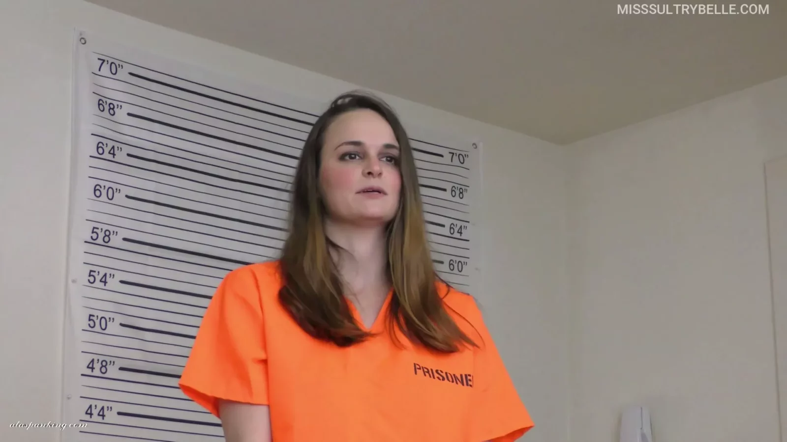 Captura de pantalla 6 de Prisionera A1111DE: La Primera Fustigación y Azotamiento de Katy Ryder - Miss Sultrybelle