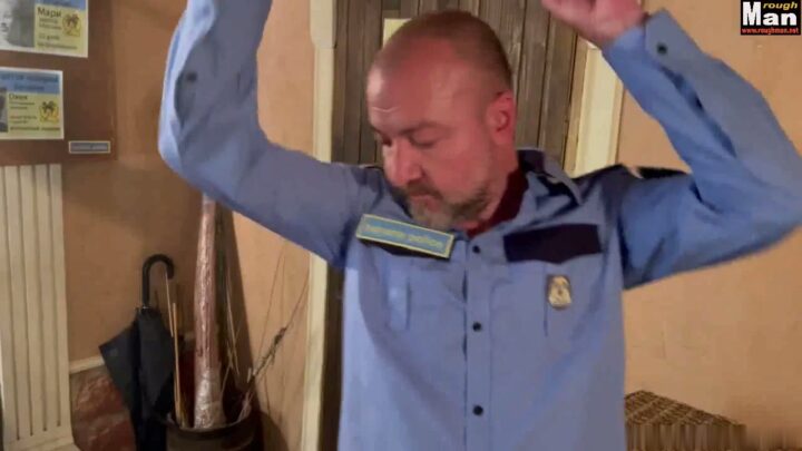 Screenshot 7 aus Banania Schulmädchen Spanking Bestrafung Teil 2 | Rauer Mann Spank