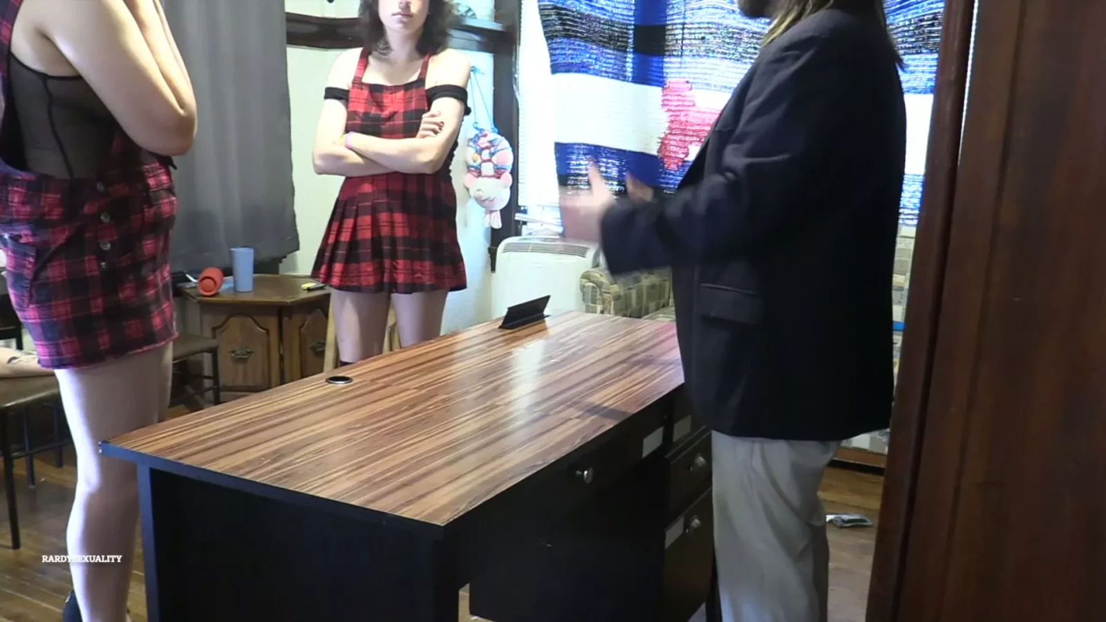 Screenshot 2 from Rardysexuality'nın Şaplak Koleksiyonu 3: Yaramaz Yıldızlar Cezalandırılıyor