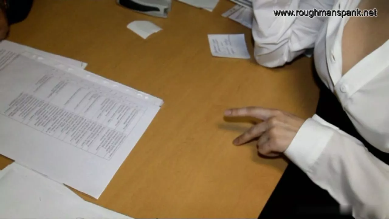 Captura de pantalla 1 de Secretaria de Recepción Azotada por el Trabajo: Hombre Rudo Azota