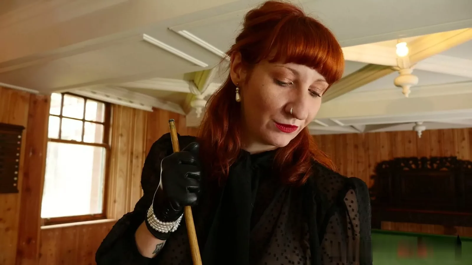 Screenshot 1 from Meesteres Roxy's Biljartbal Spelletjes - Carnal Productions