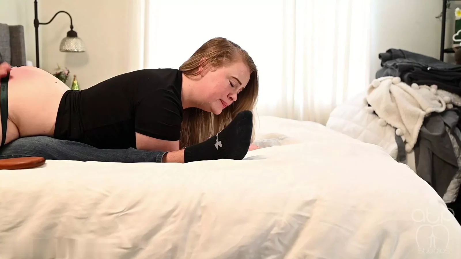 Captura de pantalla 8 de Stevie Rose: Desnuda y Ampollada en el Castigo de la Carretilla