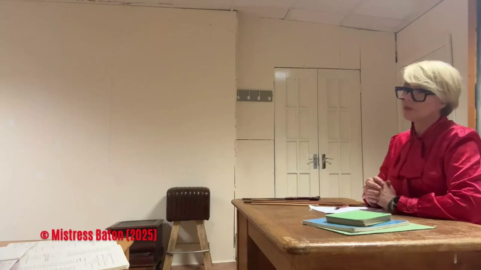 Screenshot 1 from Alisha'nın Yaramazlık Yapıştırması ve Köşede Bekletme Cezası