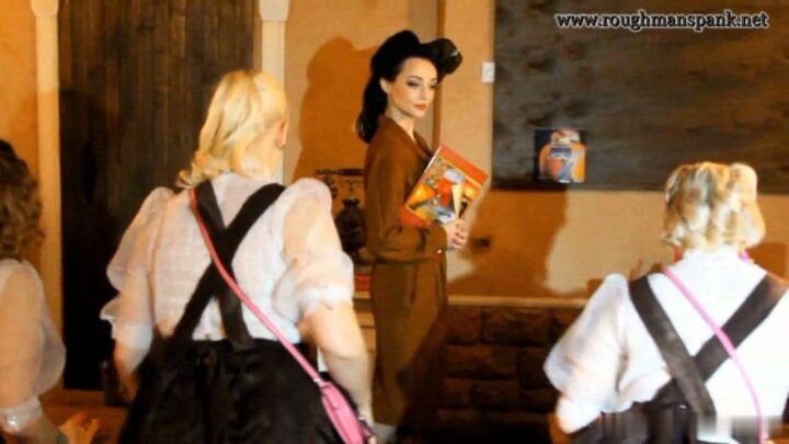 Screenshot 1 from Burlesque School’s Naughty History Lesson